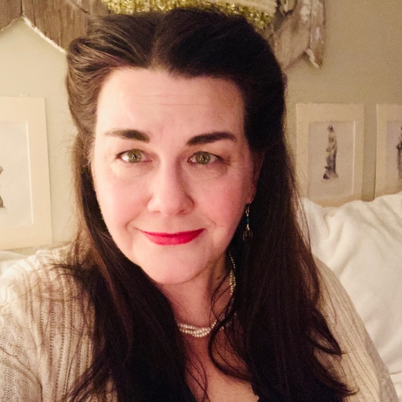 Meet your Posher, Laura - Picture 1 of 1